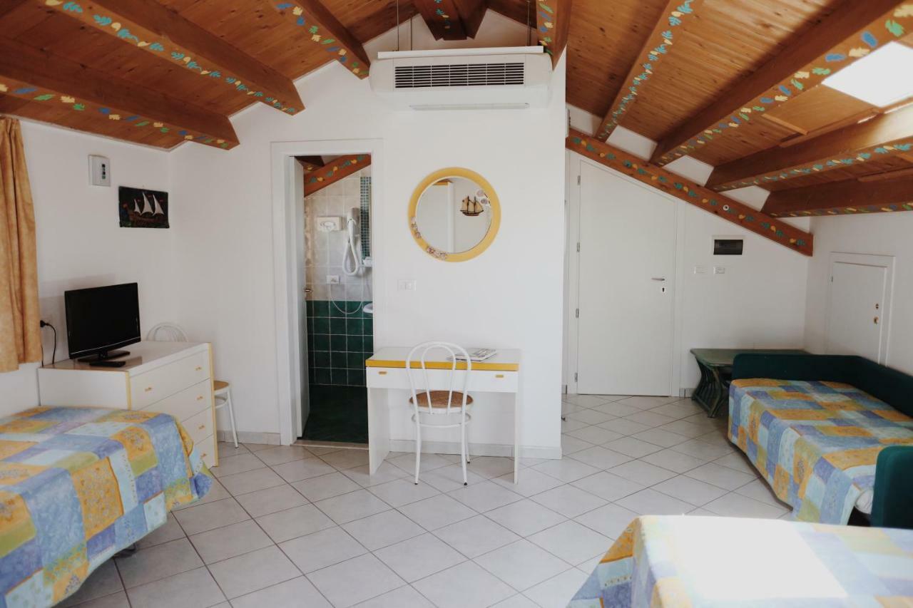 Hotel Marconi Cattolica Luaran gambar