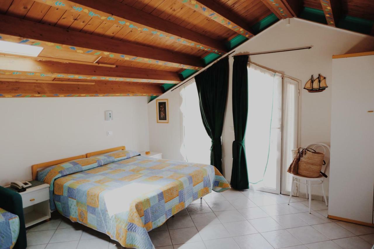 Hotel Marconi Cattolica Luaran gambar