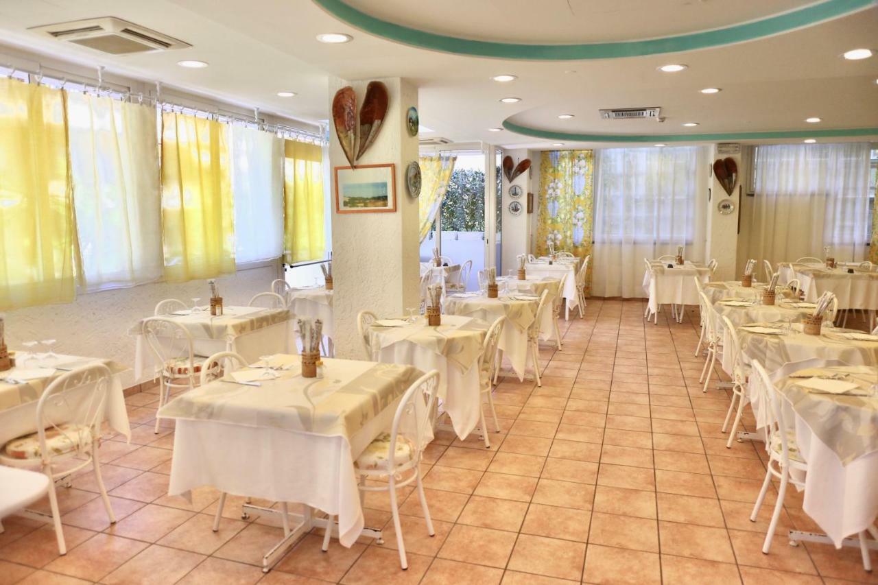 Hotel Marconi Cattolica Luaran gambar